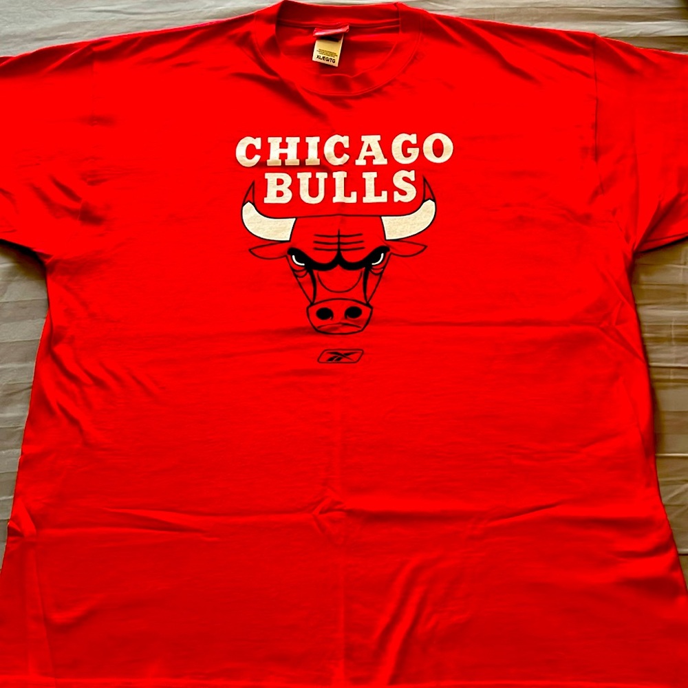 Reebok Chicago Bulls XL red short sleeve Tshirt